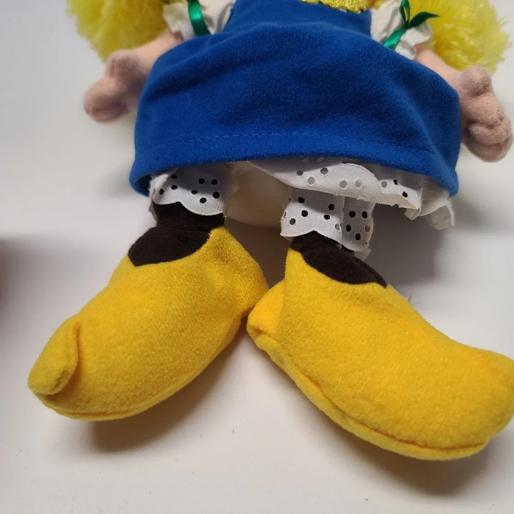 Walt Disney Store It's A Small World Holland Girl Bean Bag Plush Doll